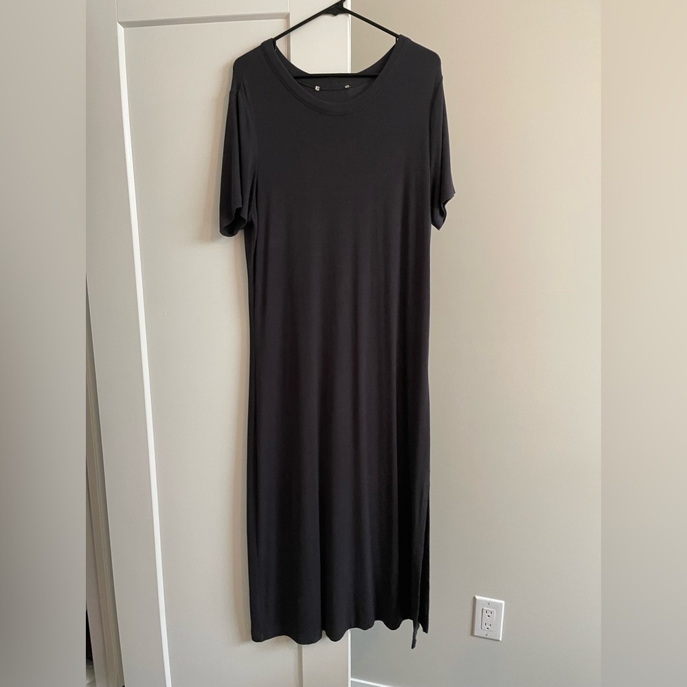 Classic Black Short-Sleeve Maxi Dress - Women - Picture 2 of 2